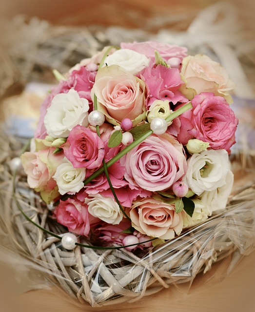 Bouquet de mariée rond rose et blanc