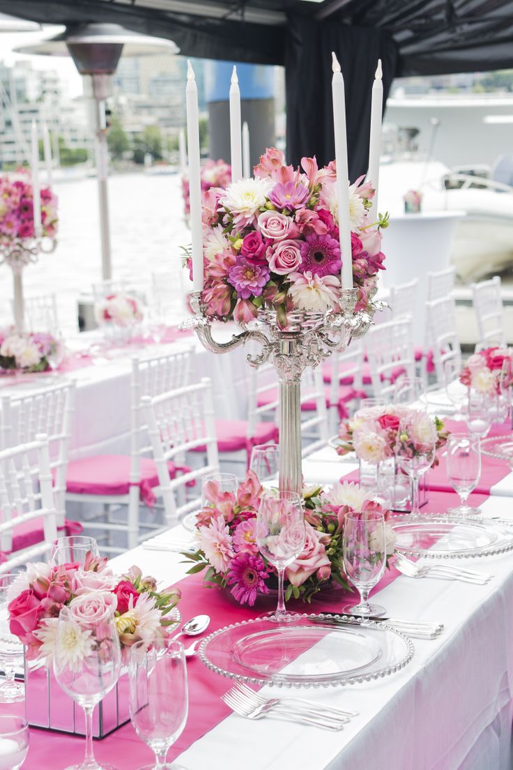 composition florale sur chandelier